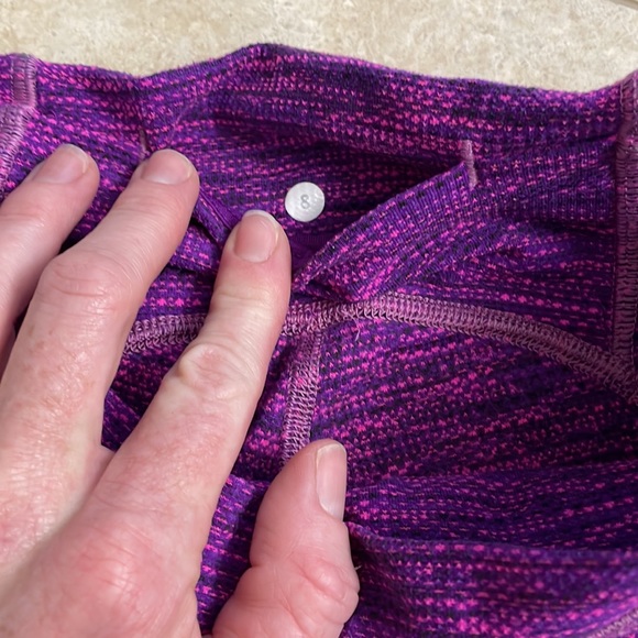 Lululemon crops in pink/purple size 8. - Picture 3 of 3
